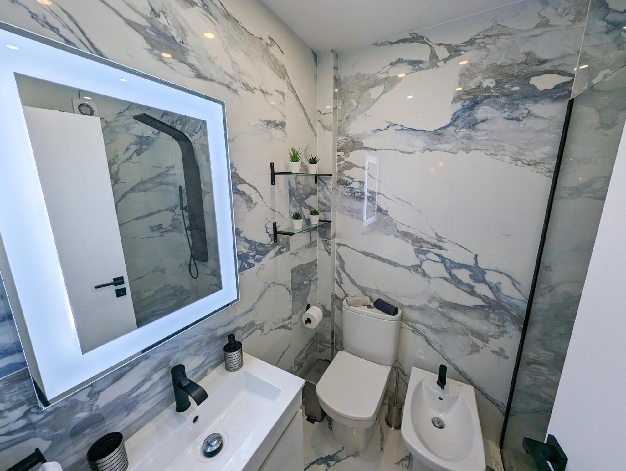 2 Room Condo - 5 Mins From Costa Da Caparica Beach & Bars Eksteriør bilde