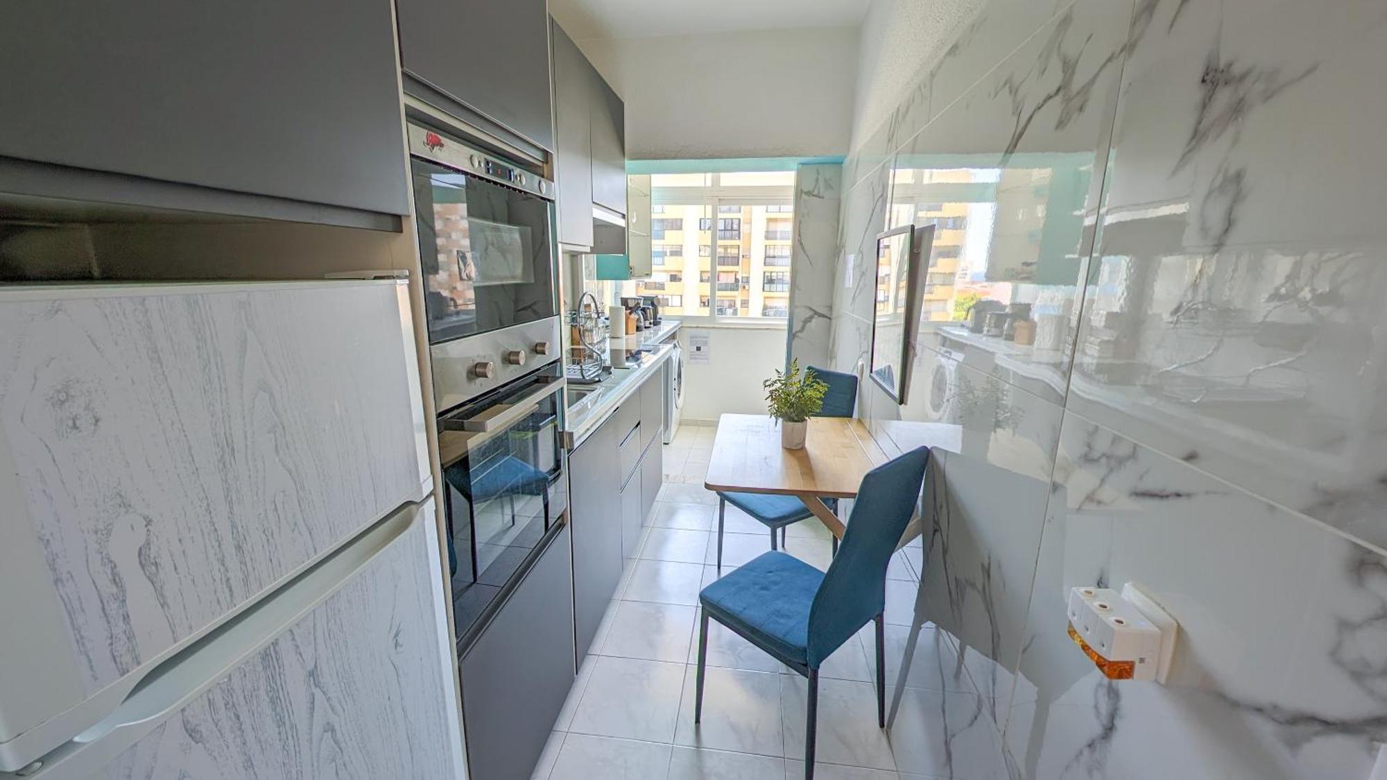 2 Room Condo - 5 Mins From Costa Da Caparica Beach & Bars Eksteriør bilde